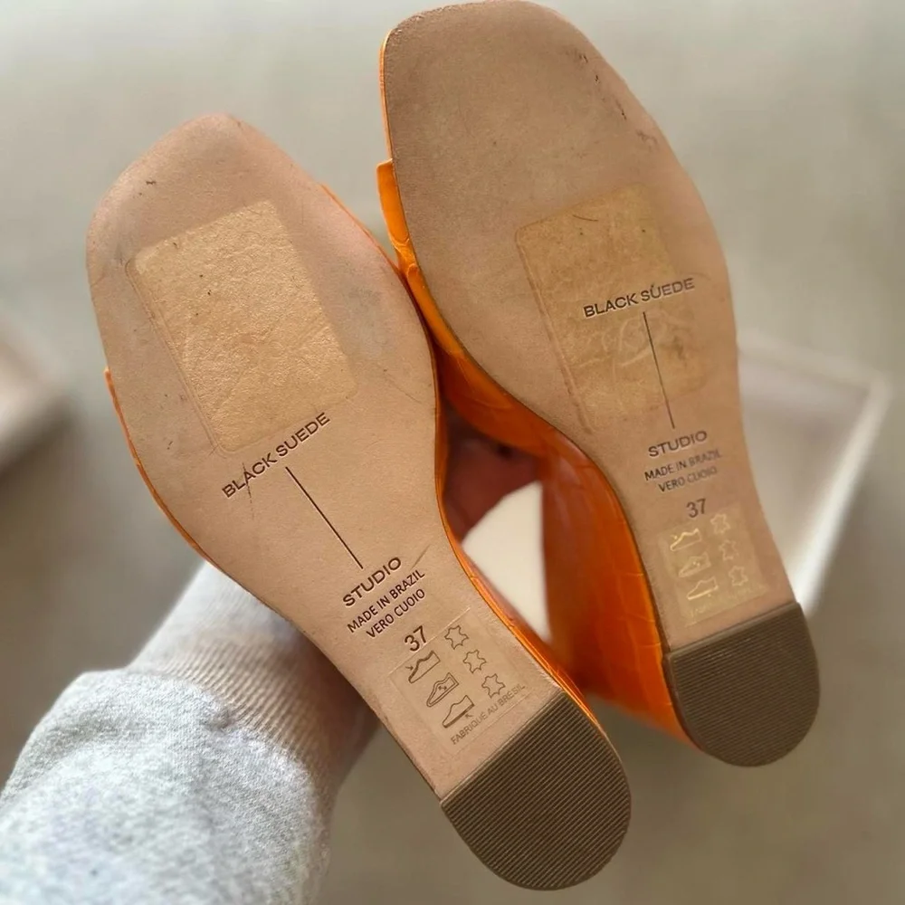 Black Suede Studio Orange crocodile embossed leather mules 🧡 - Picture 6 of 6